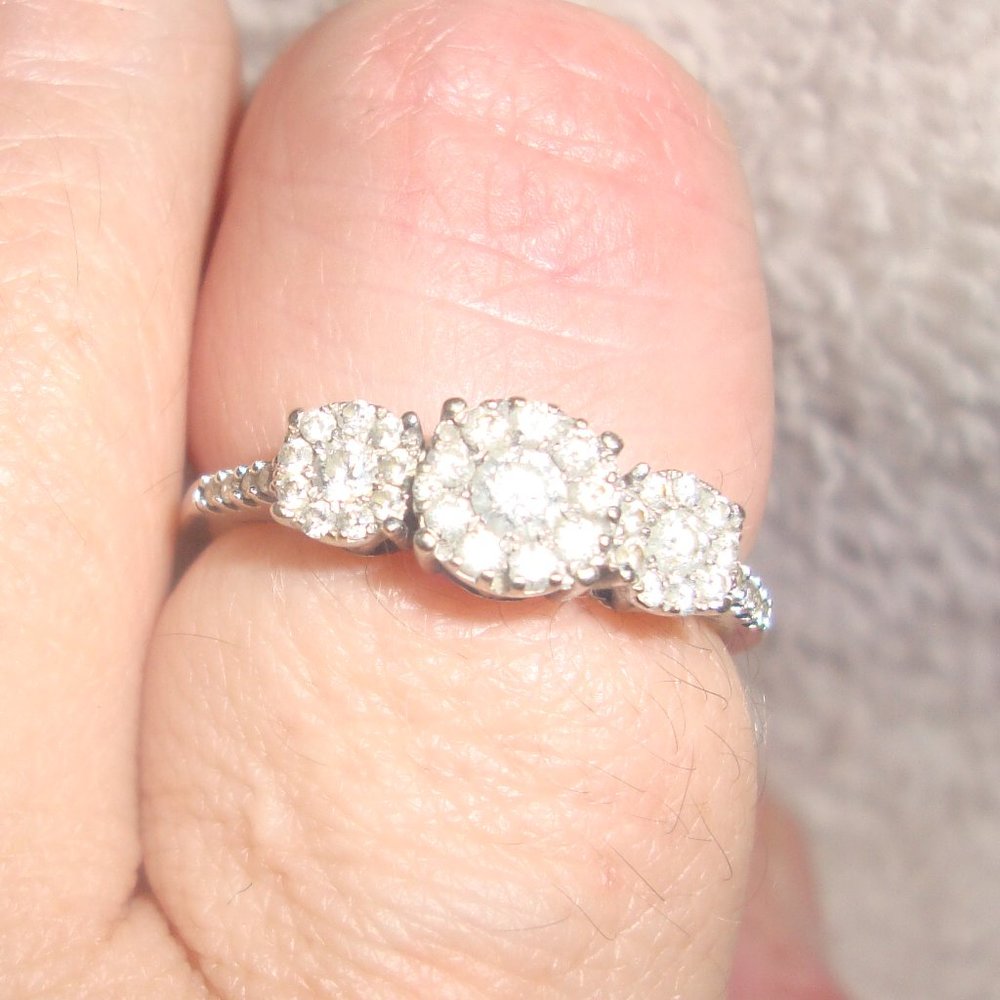 Estate 14k white gold diamond flower ring size 8